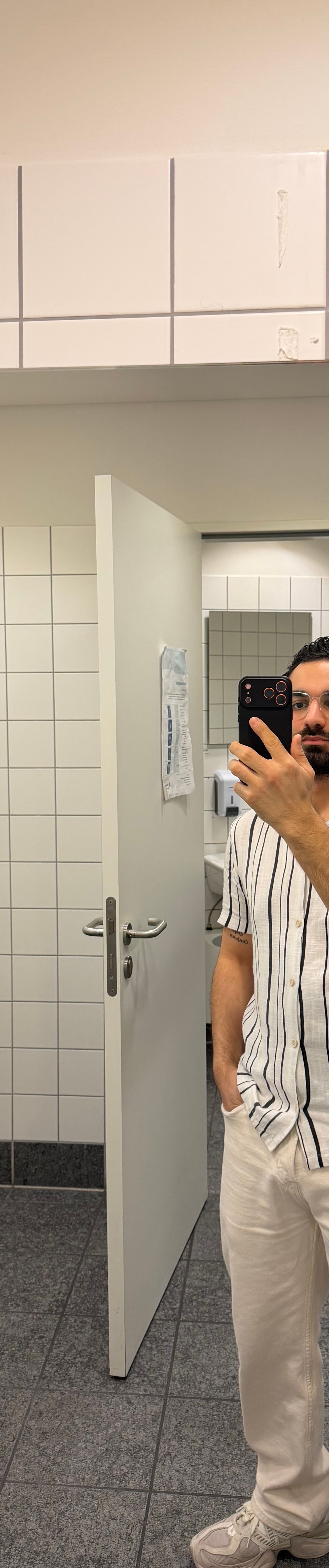 Armen, Model aus Köln